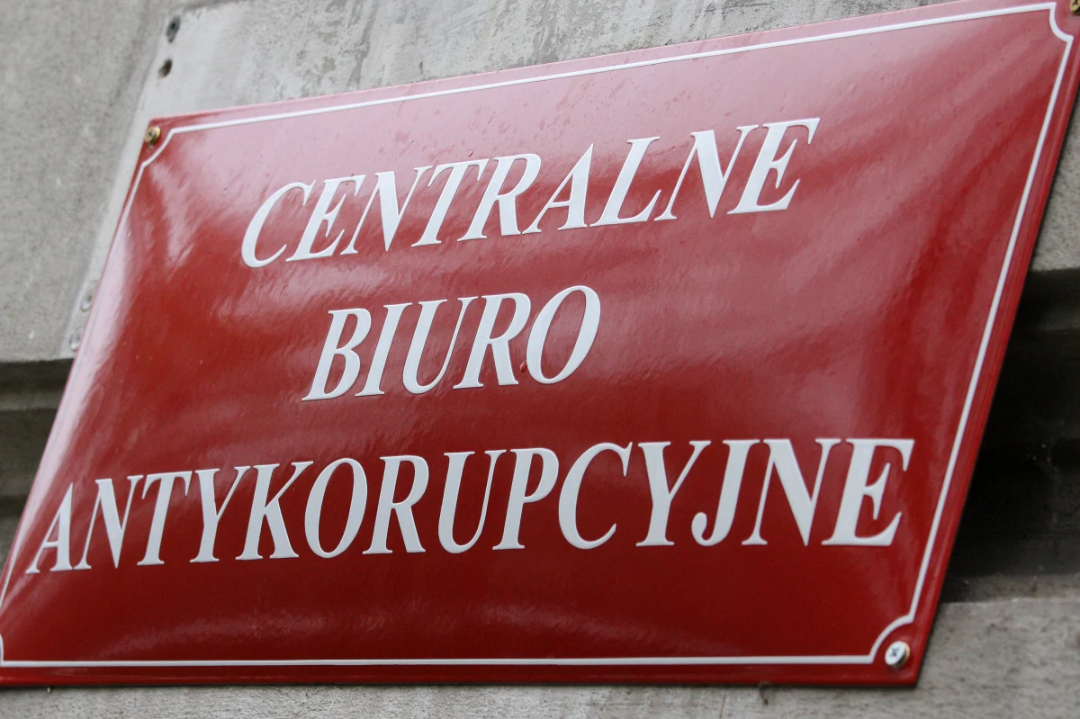 ​Opracowujemy pozwy przeciw CBA i prokuraturze - zapowiedziała Jolanta Turczynowicz-Kieryłło, obrońca b. członka zarządu Altus TFI Piotra O., któremu prokuratura postawiła zarzut wyrządzenia szkody majątkowej spółce GetBack. Adwokat Jakuba R., drugiego podejrzanego w sprawie, ocenił zarzuty jako "absurd".