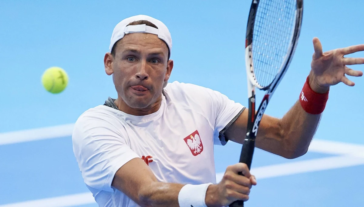 Rozstawieni z "siódemką" Łukasz Kubot i brazylijski tenisista Marcelo Melo pokonali 7:5, 2:6, 6:3 francuską parę Nicolas Mahut i Pierrre-Hugues Herbert (nr 9) i awansowali do ćwierćfinału debla w wielkoszlemowym turnieju US Open w Nowym Jorku.