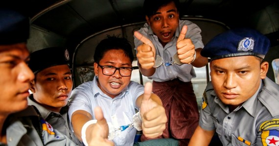 Dwaj dziennikarze agencji Reutera skazani na siedem lat więzienia przez birmański sąd. Według sąd w Rangunie dziennikarze nielegalnie weszli w posiadanie dokumentów państwowych. Żaden ze skazanych nie przyznał się do winy.