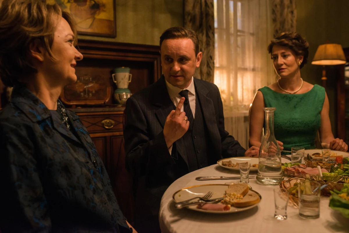 Koterski o uczuciach, Smarzowski o kościele, Kondratiuk o zmarłym bracie. Do tego film "53 wojny" Bukowskiej, który miał międzynarodową premierę na festiwalu filmowym w Karlovych Varach i komedia "Juliusz". Tak zapowiada się filmowa jesień w polskim kinie. 