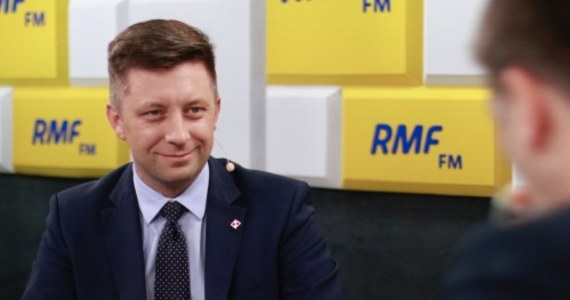 „To jest bardzo niebezpieczny skrót myślowy i nieuzasadnione stawianie tezy” - tak w Popołudniowej rozmowie w RMF FM szef kancelarii premiera Michał Dworczyk odpowiedział na pytanie Marcina Zaborskiego o to, czy po wyborach samorządy rządzone przez Prawo i Sprawiedliwość dostaną więcej pieniędzy. Odniósł się też do niezrealizowanej jeszcze zapowiedzi minister Anny Streżyńskiej - do końca tego roku każda szkoła miała być podłączona do szerokopasmowego internetu. „Jeżeli byłaby to deklaracja jednoznaczna, to znaczy że było to zobowiązanie nie do końca przemyślane" - przyznał szef kancelarii premiera. W internetowej części rozmowy mówił m.in. o tym, że "niedobre jest to, że 30 lat po upadku komunizmu w Polsce w SN do niedawna 20 proc. sędziów to byli członkowie PZPR".