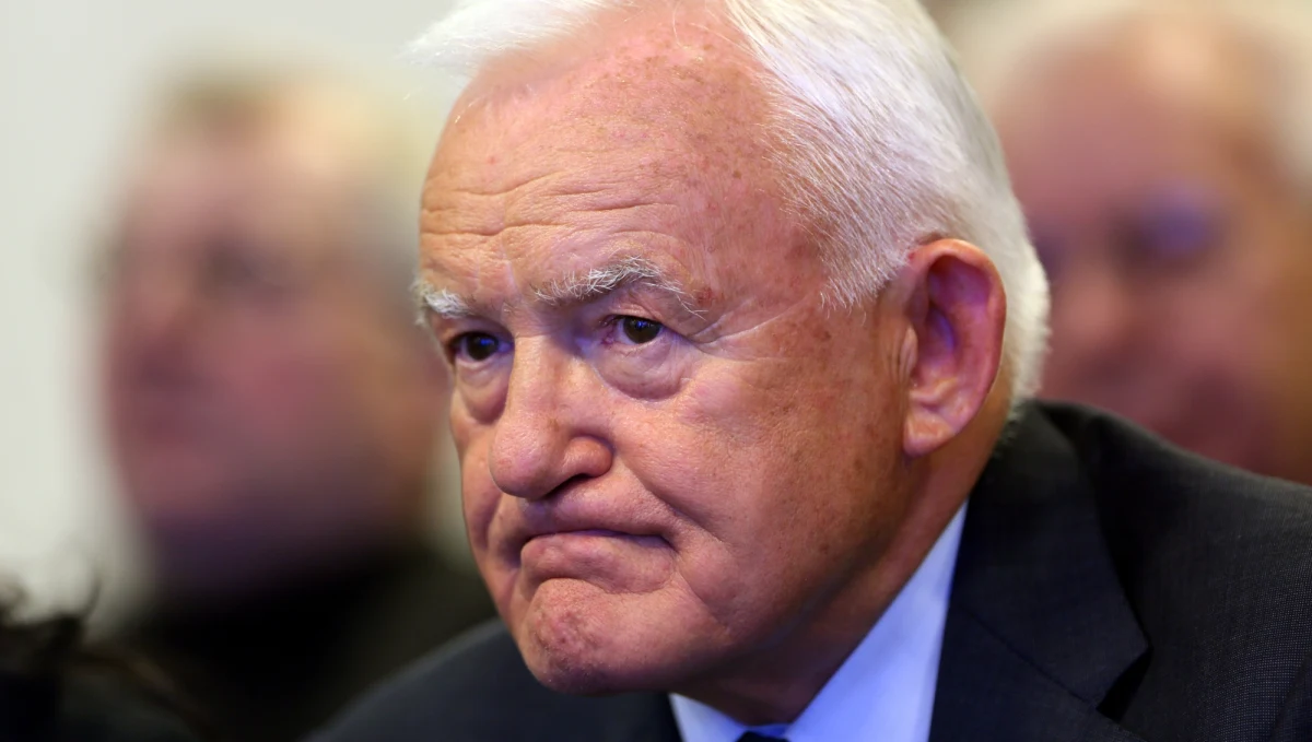 Były premier Leszek Miller zapowiedział skierowanie pozwu sądowego przeciwko wydawcy i redaktorowi naczelnemu dziennika "Fakt" w związku z "rażącym naruszeniem" dóbr osobistych jego i jego najbliższej rodziny. Chodzi o artykuł o zmarłym synu Millera, zatytułowany "Ojciec wybrał politykę, a syn sznur".