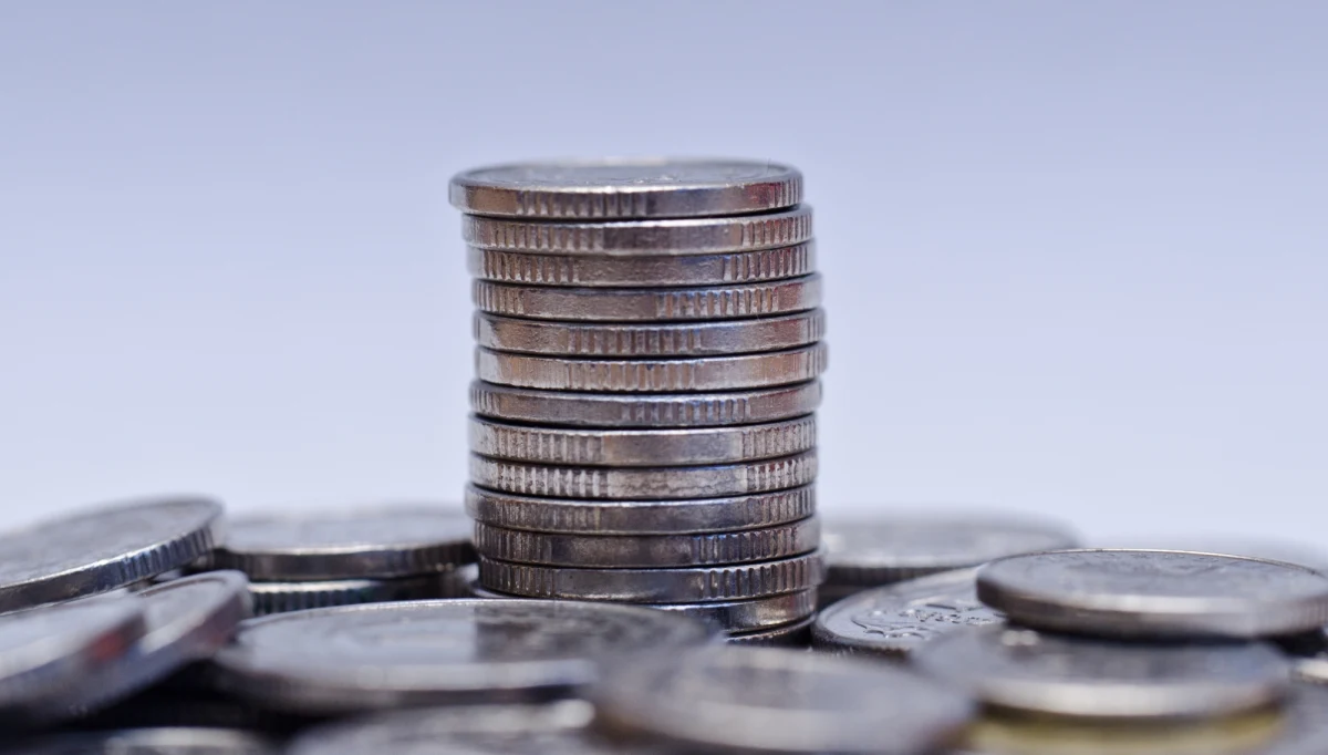 Ponad 70 proc. Polaków uważa, że koszty życia w Polsce są wysokie lub bardzo wysokie. Z kolei prawie co czwarta osoba ocenia je jako normalne. Tylko 4 proc. osób jest zdania, że koszty życia w Polsce są niskie lub bardzo niskie – wskazuje druga edycja raportu Krajowego Rejestru Długów (KRD). 