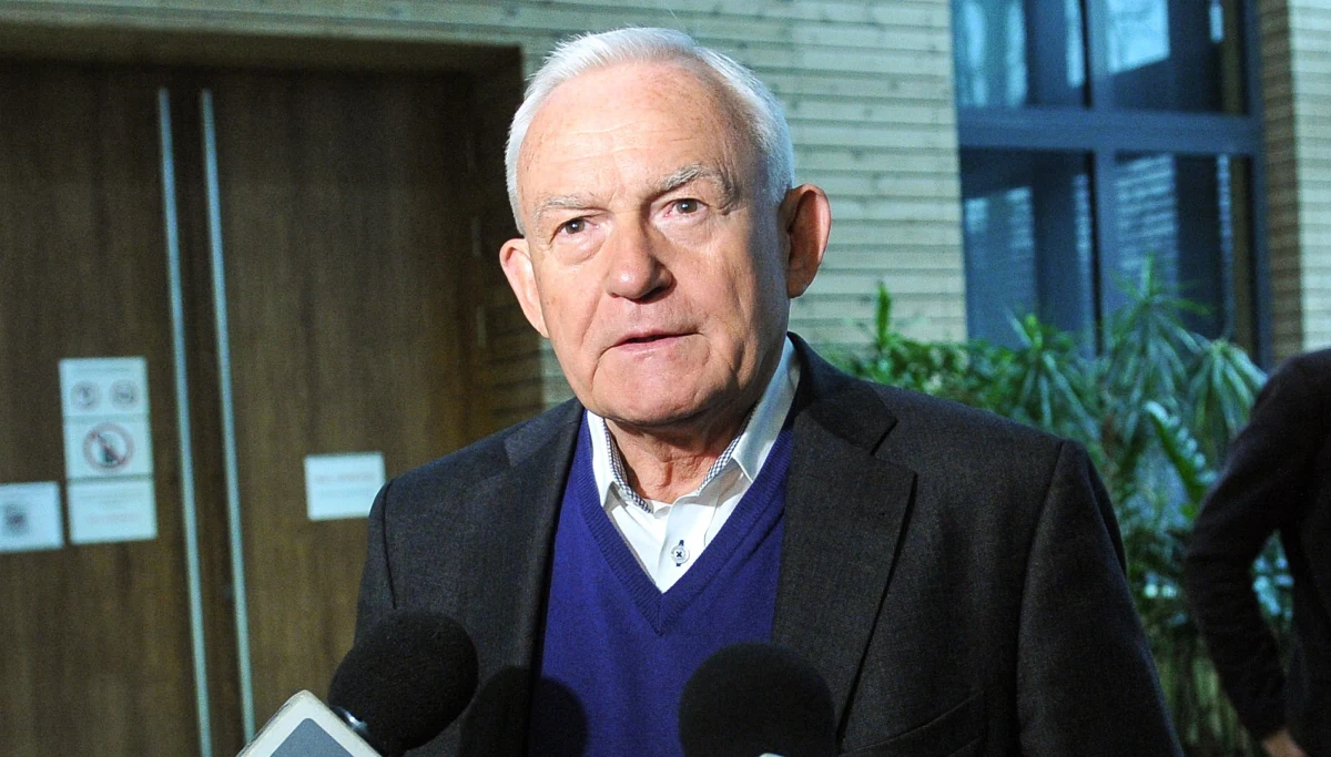 Jest dla mnie krzepiące, że na chwilę podziały polityczne odeszły na dalszy plan - mówi w wywiadzie dla "Super Expressu" były premier Leszek Miller, którego syn zmarł w ubiegły poniedziałek. Podkreślił, że było to dla niego ogromnym szokiem. Wraz z nim umarła część mnie - powiedział. 