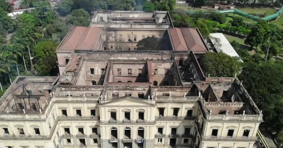 Wicedyrektor Muzeum Narodowego w Rio de Janeiro, w którym w nocy z niedzieli na poniedziałek wybuchł ogromny pożar, poinformowała, że spłonęło 90 proc. spośród około 20 mln eksponatów, w tym m.in. słynna czaszka Luzii. Jak mówiła wicedyrektor Cristiane Serejo, po wstępnych oględzinach stwierdzono, że z całej kolekcji muzeum zachowało się jedynie herbarium, niektóre wyroby ceramiczne i minerały oraz zbiory zoologiczne biblioteki głównej - eksponaty te znajdowały się w innym budynku.