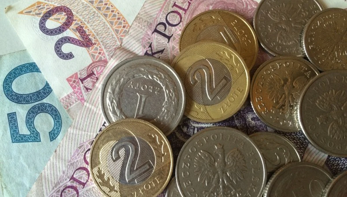 ​Od nowego roku będzie dodatkowa podwyżka płacy minimalnej - deklaruje to Ministerstwo Rodziny, Pracy i Polityki Społecznej podczas Forum Ekonomicznego w Krynicy. To efekt nacisku związków zawodowych, których w trakcie kampanii wyborczej politycy nie mogą zignorować.