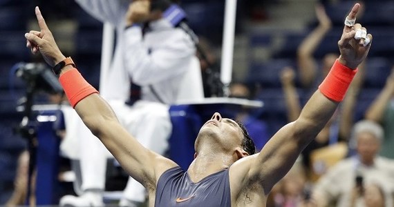 Lider światowego rankingu tenisistów Rafael Nadal awansował do półfinału US Open po zwycięstwie w trwającym blisko pięć godzin meczu z Dominikiem Thiemem 0:6, 6:4, 7:5, 6:7 (4-7), 7:6 (7-5). Hiszpan broni tytułu wielkoszlemowego US Open sprzed roku.