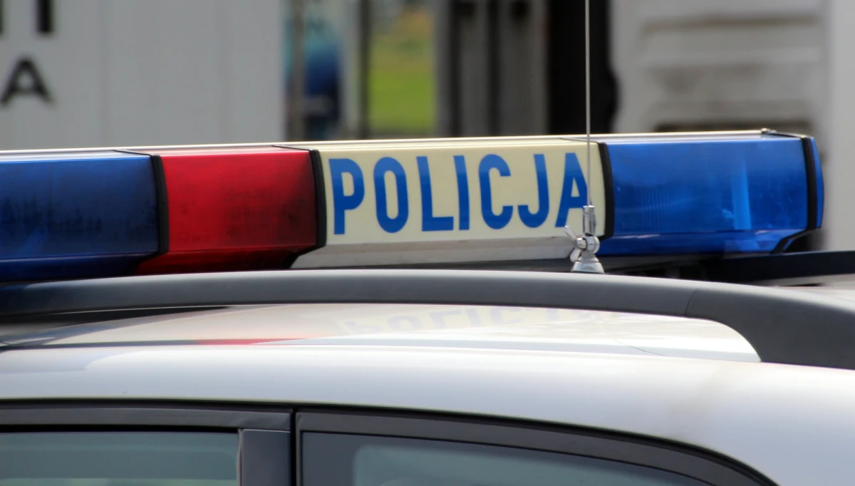 ​Jest śledztwo w sprawie śmierci na służbie policjanta, wykładowcy szkoły policyjnej w Legionowie na Mazowszu. Wczoraj 41-letni funkcjonariusz źle się poczuł w pracy. Zawieziono go do przychodni. Tam zmarł. Oddzielne postępowanie prowadzi również pogotowie ratunkowe.