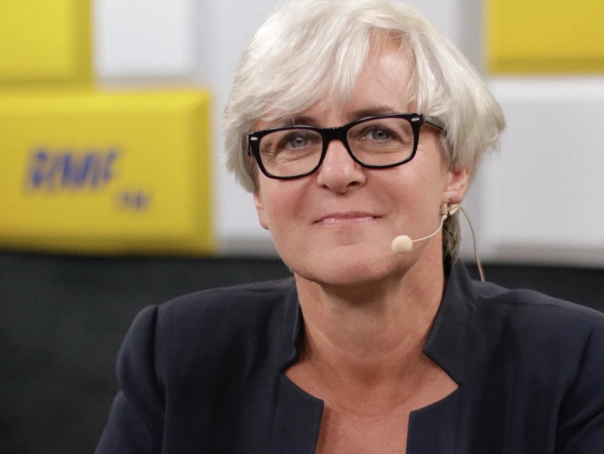 „To będzie katastrofa” - powiedziała posłanka PO Joanna Kluzik-Rostkowska w Popołudniowej rozmowie w RMF FM, odnosząc się w ten sposób do podwójnego rocznika w szkołach. „Ja mówiłam o tym w 2016 roku, ale w oczywisty sposób byłam słabo rozumiana” - dodała. „Rocznie my mamy w roczniku około 350 tys. dzieci. I nagle w roku 2019, we wrześniu, u progu szkół ponadgimnazjalnych kiedyś, ponadpodstawowych teraz (…) stanie u progu nie 350 tys. dzieci, tylko 700” – wyjaśniła Kluzik-Rostkowska w rozmowie z Marcinem Zaborskim.