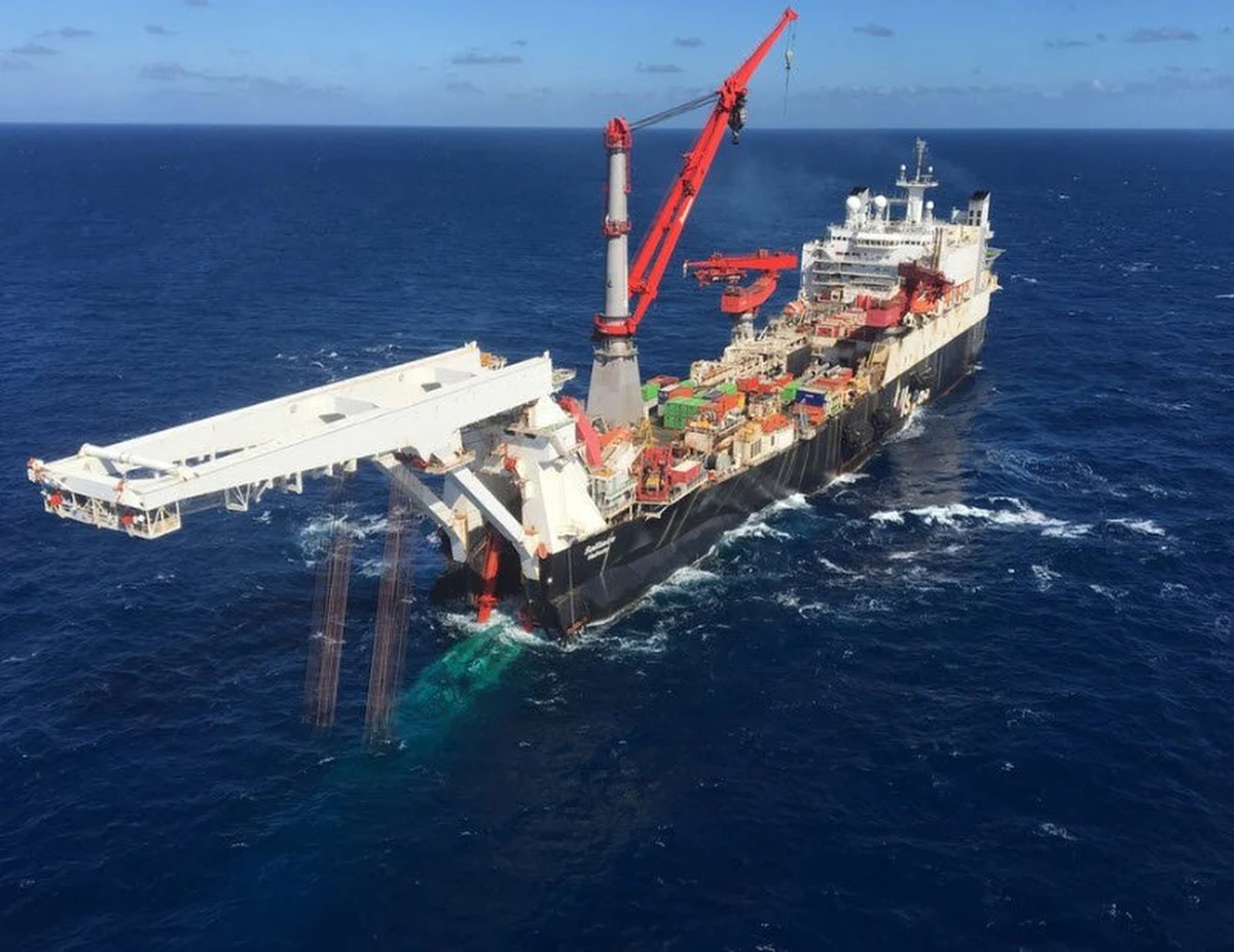 Rosyjski Gazprom rozpoczął budowę morskiego odcinka Nord Stream 2. Prace prowadzone są ze statku "Solitaire" należącego do szwajcarskiej firmy "Allseas". 