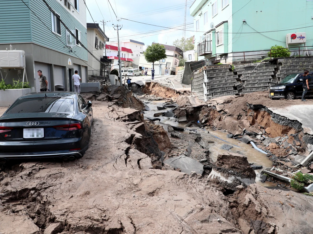 Co najmniej osiem osób zginęło, 125 zostało rannych, a około 40 uznano za zaginione po silnym trzęsieniu ziemi, które nawiedziło południową część japońskiej wyspy Hokkaido - poinformowała agencja Kyodo. 