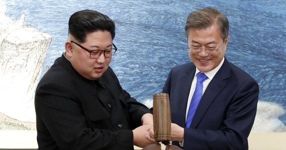 ​Korea Północna i Korea Południowa porozumiały się w sprawie organizacji szczytu, w którym wezmą udział przywódcy obu krajów. Szczyt odbędzie się w dniach 18-20 września w Pjongjangu - poinformował Reuters powołując się na wysokiego rangą urzędnika południowokoreańskiego.