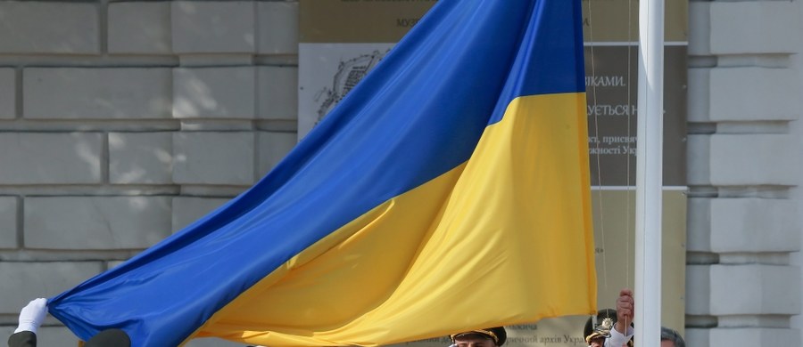 Rada Najwyższa przyjęła w pierwszym czytaniu projekt zmian w ustawie o siłach zbrojnych Ukrainy. Ukraińscy żołnierze mają się teraz witać nacjonalistycznym pozdrowieniem: "Sława Ukrajini! Herojam sława!".