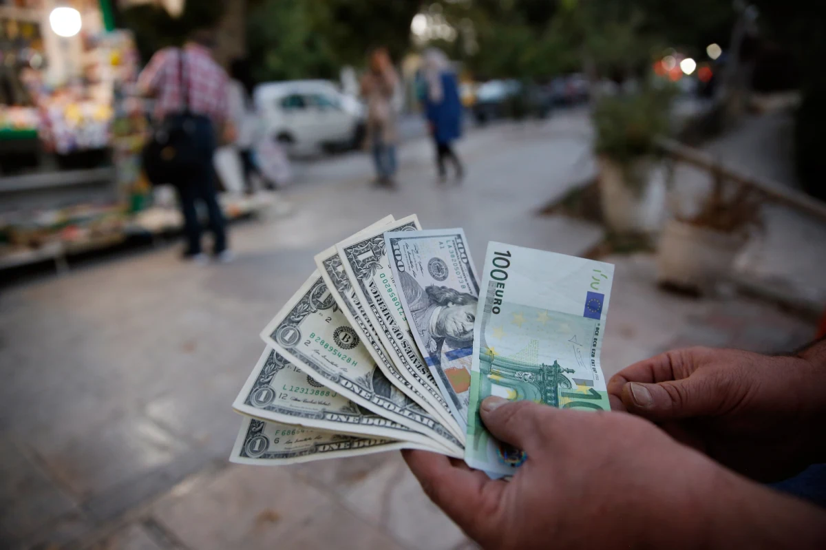 Mafie VAT-owskie nie zniknęły - pomimo rozbudowy skarbówki i skuteczniejszych kontroli. Jak przyznaje w rozmowie z RMF FM szef Krajowej Administracji Skarbowej minister Marian Banaś: grupy przestępcze, które próbują okradać państwo wyłudzając zwrotu podatku VAT, wciąż ostro atakują.