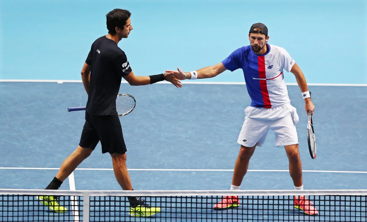 Rozstawieni z numerem siódmym Łukasz Kubot i Brazylijczyk Marcelo Melo pokonali Mołdawianina Radu Albota i Tunezyjczyka Maleka Jaziriego i awansowali do finału wielkoszlemowego US Open! W decydującym starciu spotkają się albo z Amerykanami Mikiem Bryanem i Jackiem Sockiem, albo z Kolumbijczykami Juanem Sebastianem Cabalem i Robertem Farah.