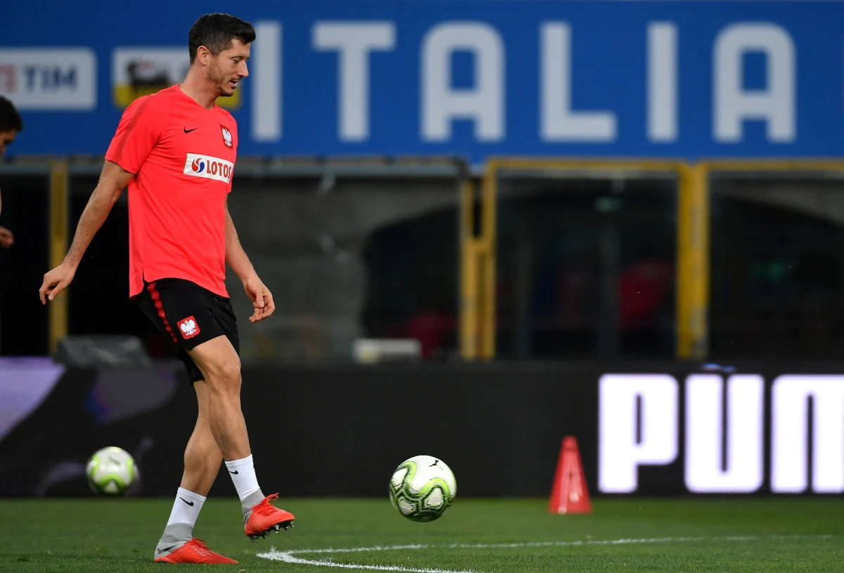 Jerzy Brzęczek, w wieczornym meczu w Bolonii (godz. 20.45), po raz pierwszy zasiądzie na ławce trenerskiej reprezentacji Polski. Jego debiut przypadł na pierwszą kolejkę piłkarskiej Ligi Narodów, w której biało-czerwoni zmierzą się z Włochami.