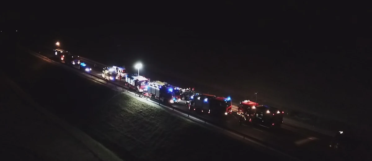 Miejscowa prokuratura wszczęła śledztwo w sprawie tragicznego wypadku na obwodnicy Nysy na Opolszczyźnie. W zderzeniu dwóch samochodów osobowych zginęło pięć osób, w tym 3-letnie dziecko. 