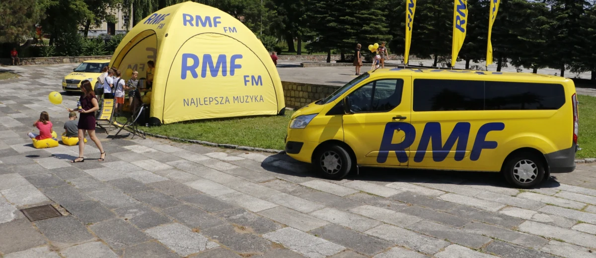 W niedalekiej odległości od Złotowa przejeżdża zapewne co roku każdy, kto z południa Polski podróżuje nad morze. To nieduże miasto leży kilkanaście kilometrów na wschód od krajowej "11" i krajowej "22" głównych szlaków prowadzących z zachodniej i centralnej Polski właśnie nad Bałtyk. Rzadko kiedy jednak przychodzi nam do głowy, by na chwilę zboczyć ze szlaku i zwiedzić mijane po drodze miasta. 