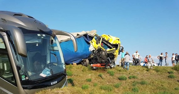 Dwie osoby zostały ranne w wypadku polskiego autokaru na Węgrzech. Autobus zderzył się z tirem przy granicy z Serbią.