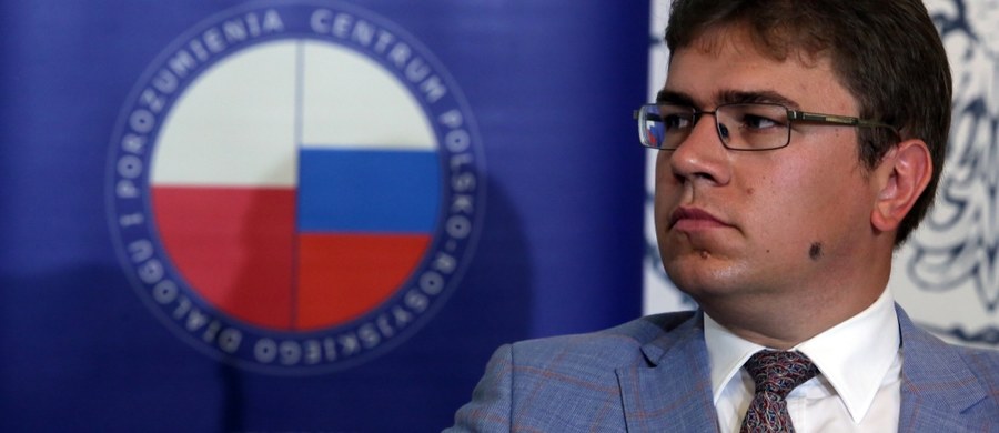 ​Łukasz Adamski, wicedyrektor działającego w Warszawie Centrum Polsko-Rosyjskiego Dialogu i Porozumienia (CPRDiP) otrzymał zakaz wjazdu do Rosji. Rosyjska Federalna Służba Bezpieczeństwa (FSB) uznała, iż stanowi on zagrożenie dla bezpieczeństwa kraju.