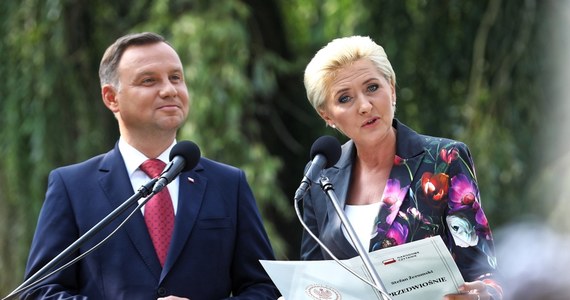 "Powieść, z której wypływa wciąż to wielkie zdanie, że Polska potrzebuje wielkiej idei" - tak prezydent Duda mówił o "Przedwiośniu" Żeromskiego inaugurując w sobotę, w Warszawie, Narodowe Czytanie tej właśnie powieści. W tym roku akcja ma rekordowy zasięg - jest prowadzona w 2930 miejscach.