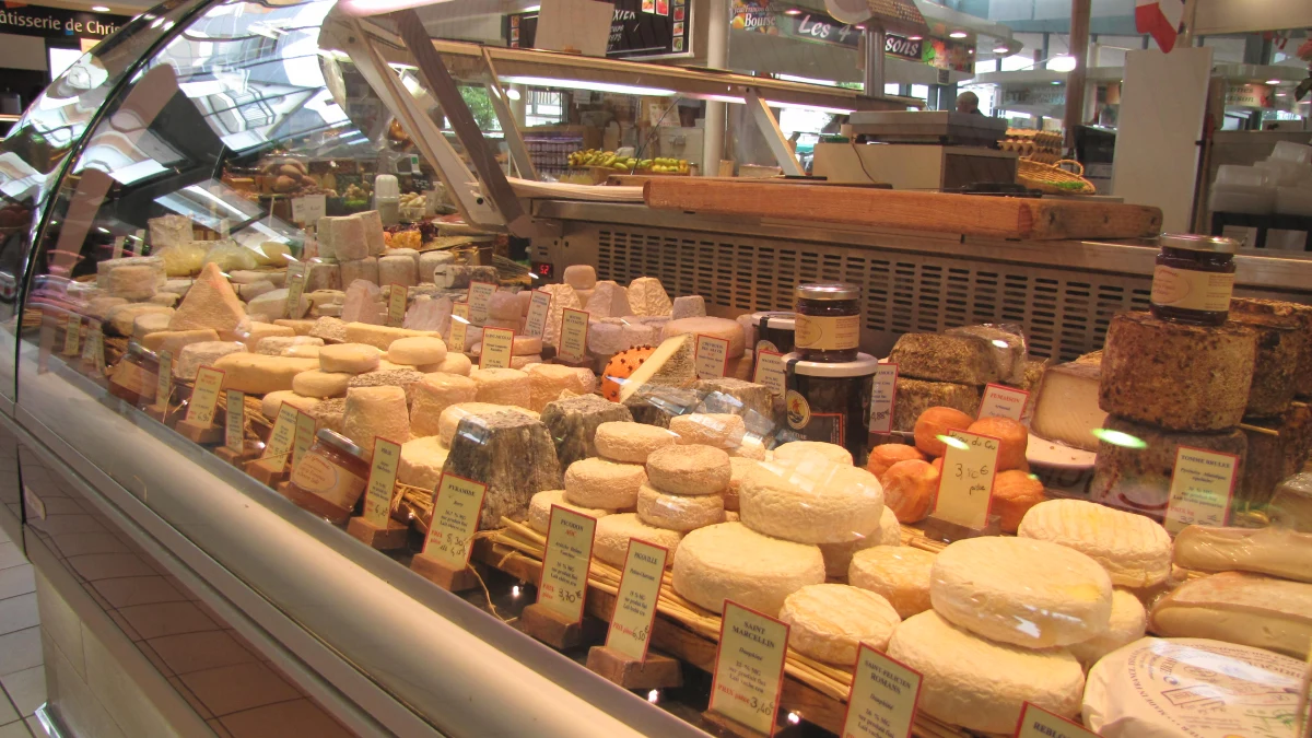 Jutro, 9 września większość sklepów będzie zamknięta. Otwarte będą placówki m.in. na stacjach benzynowych oraz sklepy prowadzone przez właścicieli. Będzie można odwiedzić część galerii handlowych, w których czynna będzie część gastronomiczna.
