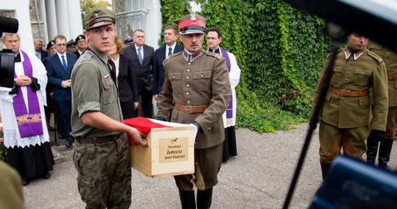 Na cmentarzu w Ejszyszkach w rejonie solecznickim w sobotę zostali pochowani trzej żołnierze AK ekshumowani z pobliskich miejscowości przez specjalistów IPN. Uroczysty pochówek z honorami wojskowymi poprzedziła msza święta pogrzebowa w miejscowym kościele.