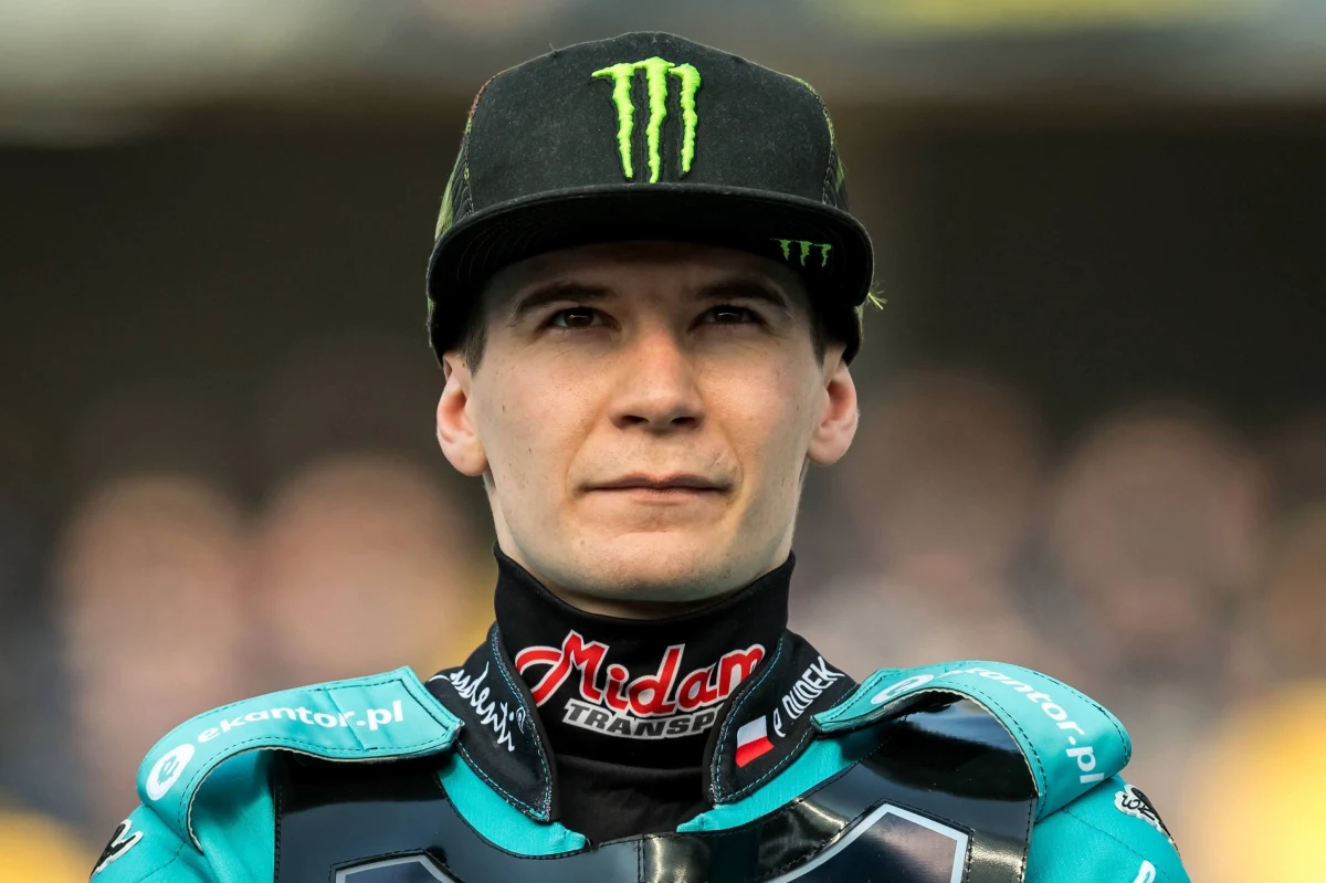 Patryk Dudek wygrał żużlową Grand Prix w słoweńskim Krsku, ósmą eliminację mistrzostw świata. Prowadzenie w klasyfikacji generalnej utrzymał Brytyjczyk Tai Woffinden, ale jego przewaga nad drugim Bartoszem Zmarzlikiem zmalała do dziewięciu punktów.