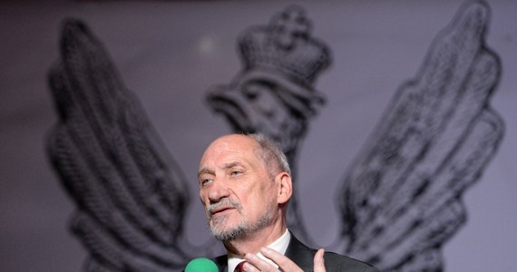Macierewicz krytykuje polską delegację w Smoleńsku