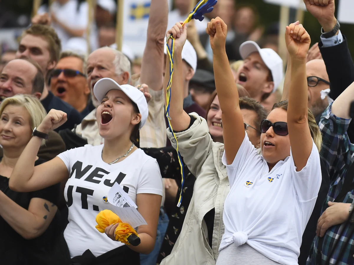 W Szwecji odbywają się wybory parlamentarne. Zdaniem komentatorów mogą one sprawić, że nacjonaliści staną się drugą siłą w parlamencie. Oczekiwane zwycięstwo socjaldemokratów prawdopodobnie nie wystarczy im do rządzenia w ramach dotychczasowej koalicji z Zielonymi. 