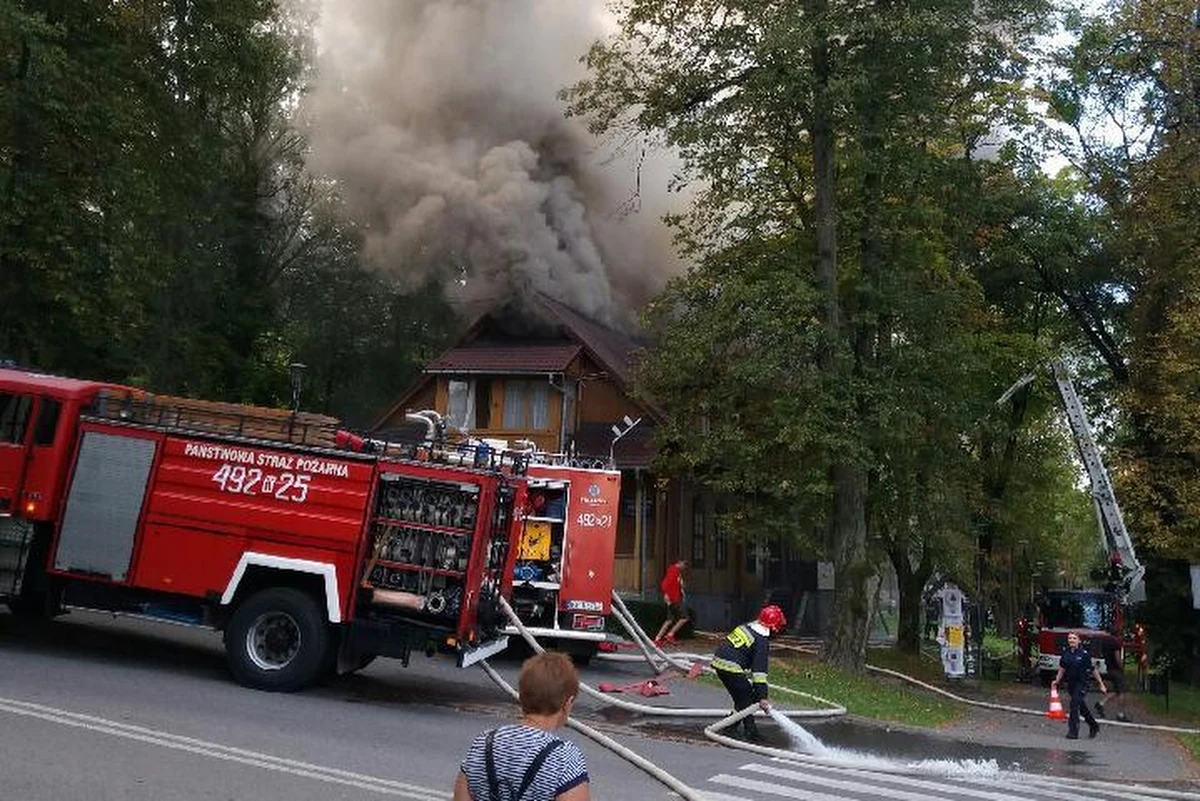 ​Wybuch prawdopodobnie butli z gazem w budynku dwukondygnacyjnym w Rabce-Zdroju. Trzy osoby zostały ranne. Strażacy opanowali już pożar. Informację o zdarzeniu dostaliśmy na Gorącą Linię RMF FM.