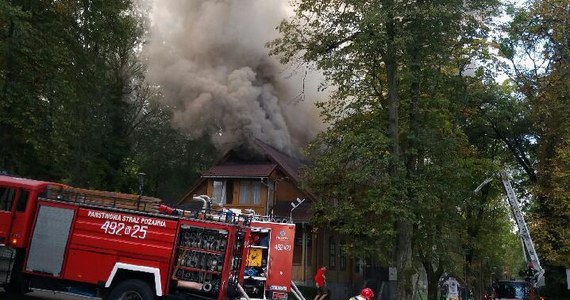 ​Wybuch prawdopodobnie butli z gazem w budynku dwukondygnacyjnym w Rabce-Zdroju. Trzy osoby zostały ranne. Strażacy opanowali już pożar. Informację o zdarzeniu dostaliśmy na Gorącą Linię RMF FM.