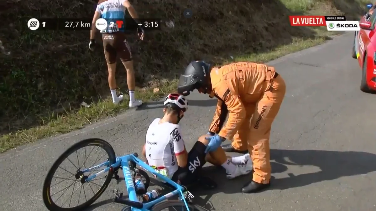 Francuz Thibaut Pinot (Groupama-FDJ) wygrał 15. etap wyścigu kolarskiego wyścigu Vuelta a Espana, z metą w Lagos de Covadonga. Koszulkę lidera zachował Brytyjczyk Simon Yates (Mitchelton-Scott). Wypadek w trakcie etapu miał Michał Kwiatkowski (Sky).