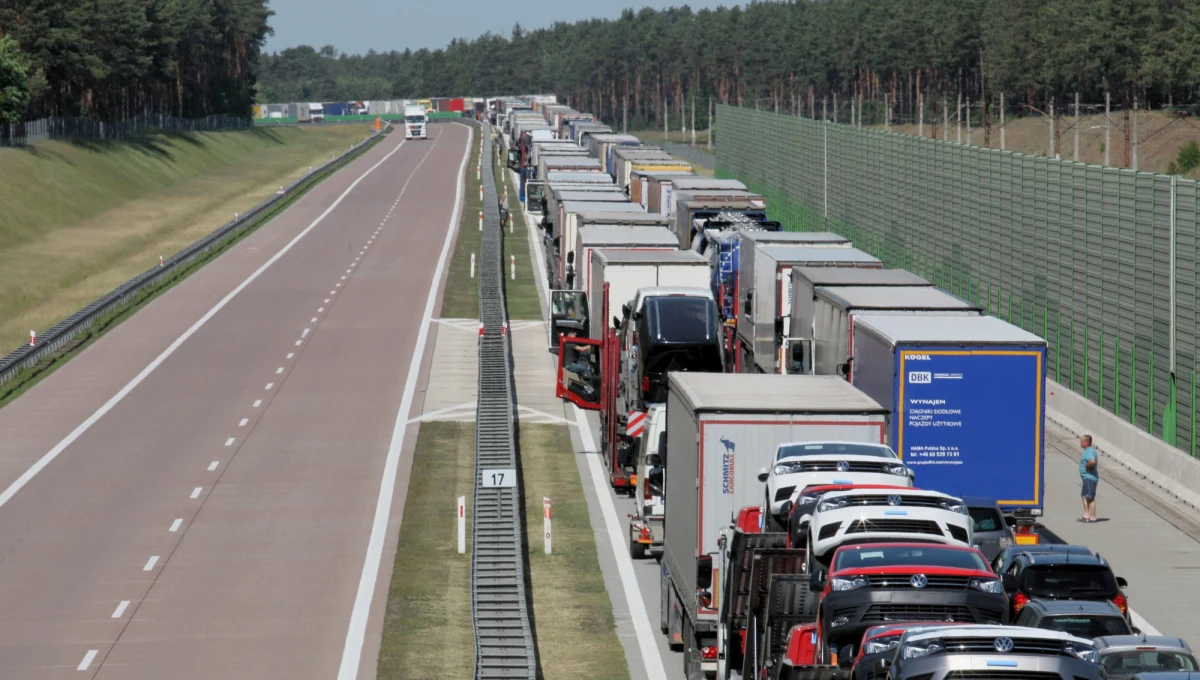 Z poważnymi utrudnieniami w ruchu muszą się liczyć od dziś kierowcy przejeżdżający autostradą A2 przez węzeł Poznań Wschód. W związku z pracami drogowymi wprowadzona zostanie tymczasowa organizacja ruchu.