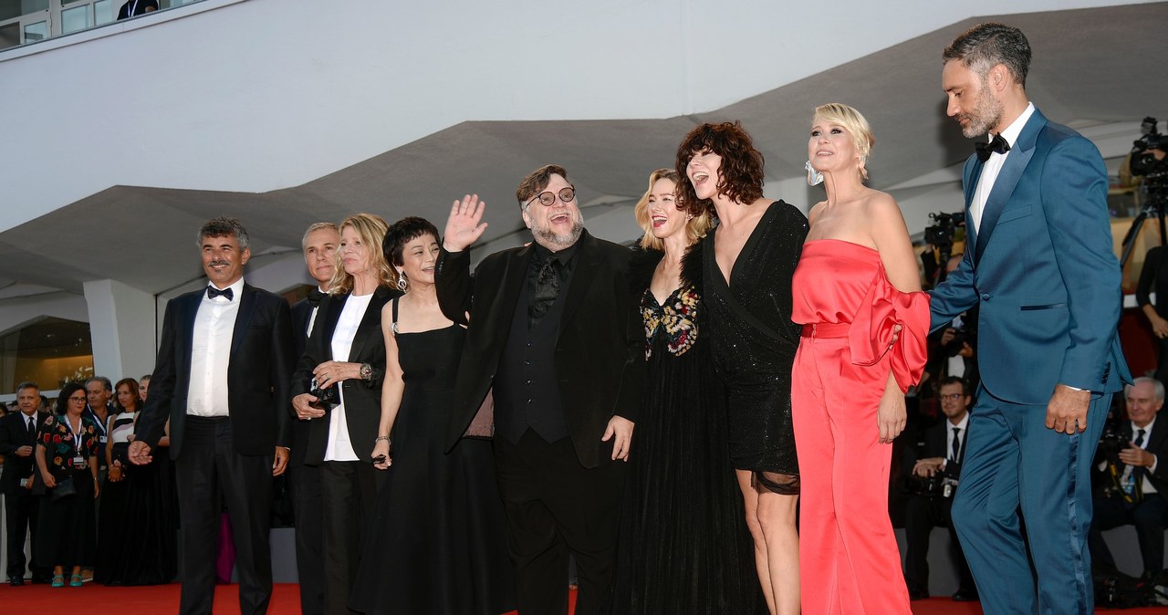 W sprawie przyznania Złotego Lwa na festiwalu w Wenecji meksykańskiemu filmowi "Roma" Alfonso Cuarona jury było jednomyślne - ogłosił jego przewodniczący Guillermo del Toro z Meksyku. Tak odpowiedział na pytanie, czy wpływ na werdykt miała przyjaźń obu panów.