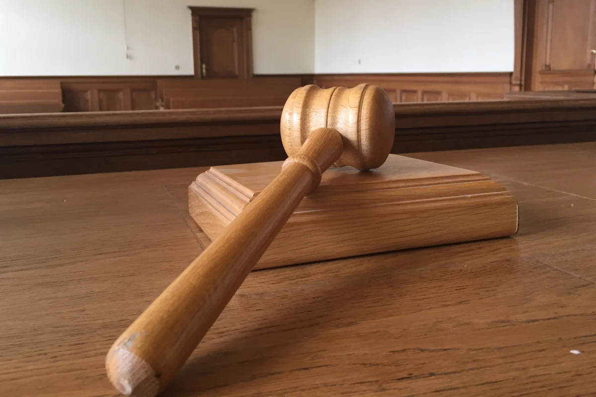 ​Sąd Rejonowy w Myszkowie (Śląskie) skazał Szymona C. na pół roku bezwzględnego więzienia oraz rok ograniczenia wolności. Mężczyzna oskarżony był o molestowanie 9-latki - poinformował dział prasowy Prokuratury Krajowej.