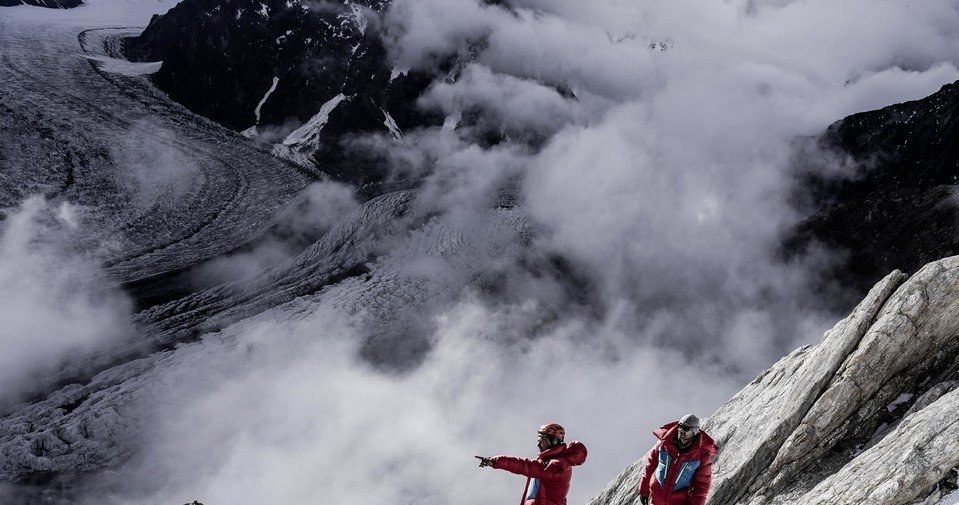 Jak się kręci film fabularny na wysokości 5600 m n.p.m.? Jednym z niewielu reżyserów znających odpowiedź na to pytanie jest Leszek Dawid, który w górach Karakorum realizował pierwszą część zdjęć do filmu "Broad Peak". Kolejny etap prac nad opowieścią o polskim himalaiście, Macieju Berbece, ruszył z początkiem września.