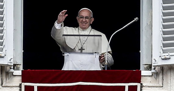 ​Rada Kardynałów, doradców papieża Franciszka, wyraziła w poniedziałek solidarność z nim po ostatnich wydarzeniach - ogłosił Watykan. To odniesienie do zarzutów postawionych mu przez abp. Carlo Marię Vigano. Watykan ma przedstawić wyjaśnienia w tej sprawie.