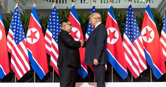 Prezydent USA Donald Trump otrzymał list od przywódcy Korei Płn. Kim Dzong Una - poinformowała rzeczniczka Białego Domu Sarah Sanders. Według niej list jest "bardzo ciepły" i "pozytywny", a Kim wyraża wolę zorganizowania drugiego spotkania z Trumpem.
