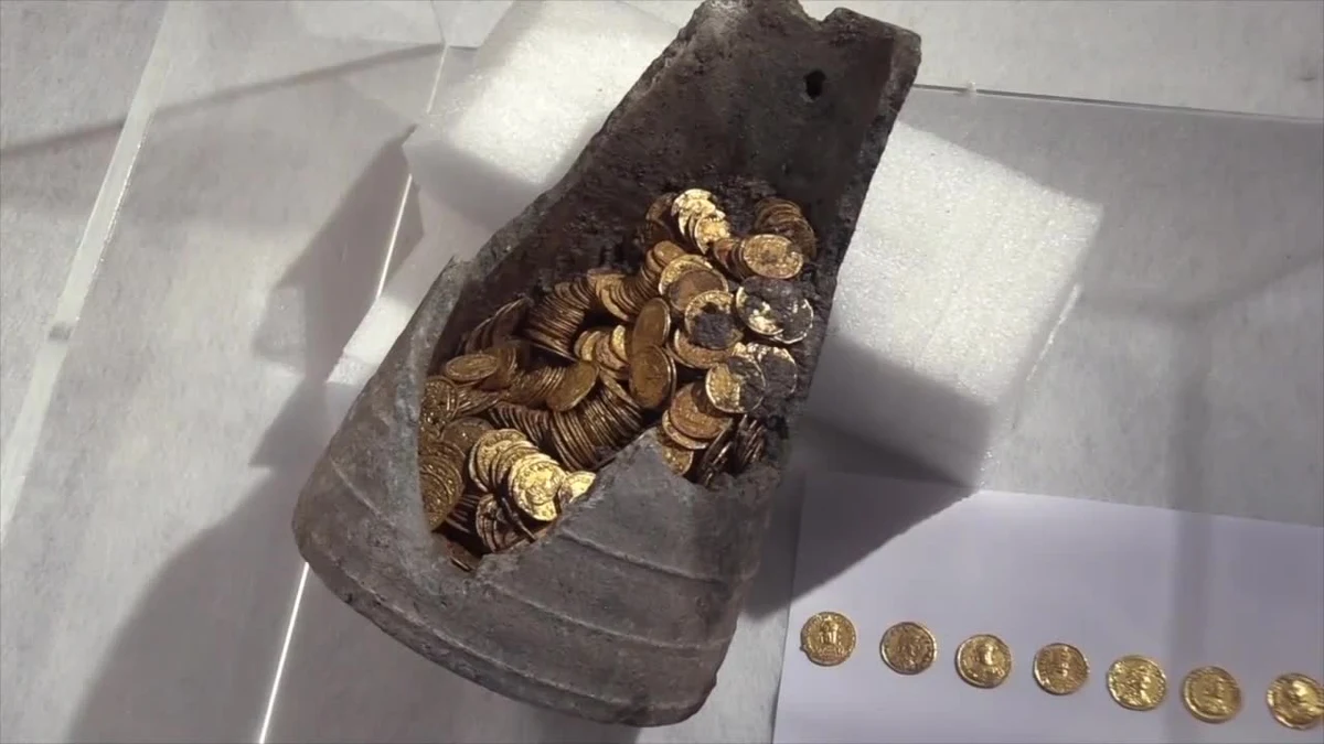 300 rzymskich złotych monet , pochodzących prawdopodobnie z IV wieku, znaleziono w mieście Como na północy Włoch. To prawdziwy skarb, który jest wart miliony - oceniają archeolodzy.