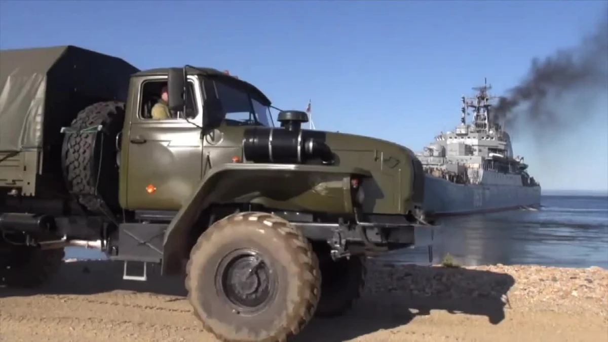 ​Na rosyjskim Dalekim Wschodzie rozpoczęły się ćwiczenia wojskowe pod kryptonimem Wostok-2018 z udziałem 300 tysięcy żołnierzy. Według ministerstwa obrony Rosji, ćwiczeń o tej skali nie organizowano od czasu sowieckich manewrów Zapad-81 w 1981 roku.