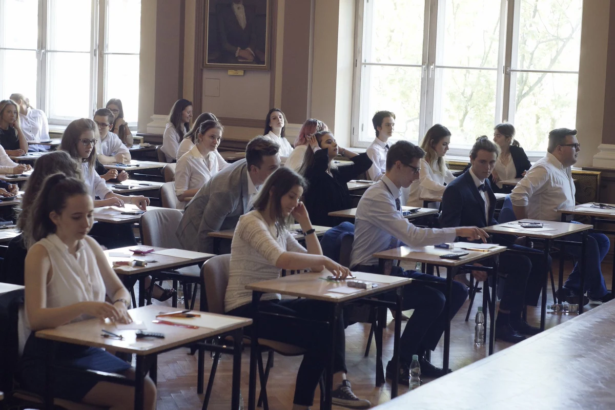 ​Świadectwo dojrzałości uzyskało 86 proc. tegorocznych absolwentów szkół ponadgimnazjalnych - podała Centralna Komisja Egzaminacyjna, uwzględniając wyniki egzaminów w sesji majowej, dodatkowej czerwcowej i poprawkowej w sierpniu.