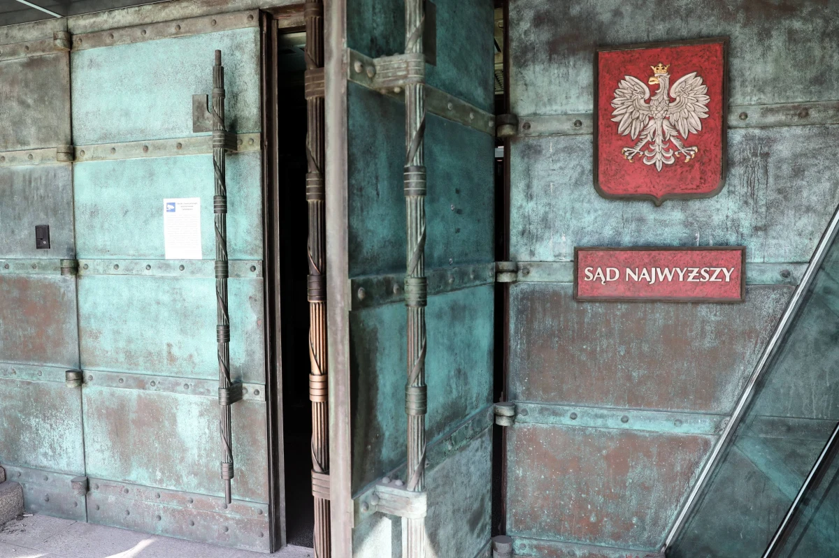 Są decyzje prezydenta w sprawie dalszego orzekania w Sądzie Najwyższym sędziów, którzy ukończyli 65 lat. Andrzej Duda wyraził zgodę na dalszą pracę w sądzie pięciorga z nich. 