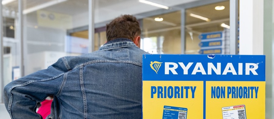 Tanie linie lotnicze Ryanair poinformowały o odwołaniu w środę 150 z 400 lotów z Niemiec i do Niemiec w związku z zapowiadanym na ten dzień strajkiem pilotów i personelu pokładowego. Pasażerowie, których loty się nie odbędą, są powiadamiani SMS-em bądź e-mailem. 
