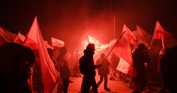 Prokuratura Okręgowa w Warszawie umorzyła śledztwo w sprawie kobiet poturbowanych przez narodowców podczas ubiegłorocznego Marszu Niepodległości. Chodzi o działaczki, które blokowały przemarsz, były bite, kopane i opluwane, a także im ubliżano.