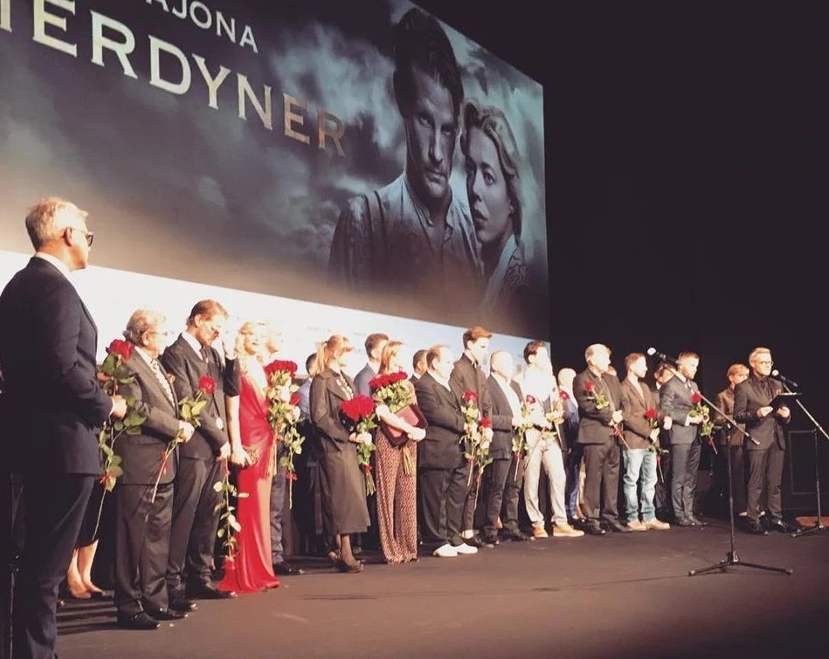 W Warszawie odbyła się uroczysta premiera filmu "Kamerdyner" Filipa Bajona. To rozpisany na kilkadziesiąt lat obraz o skomplikowanych losach Kaszubów, Niemców i Polaków.