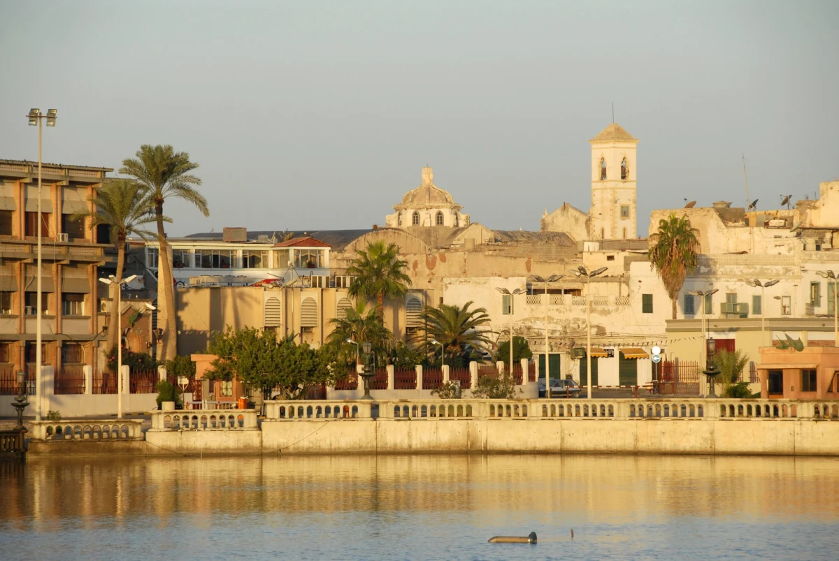 Jedyne lotnisko w stolicy Libii, Trypolisie, zostało w nocy z wtorku na środę ostrzelane rakietami, które nie spowodowały ofiar ani strat materialnych - poinformowały miejscowe źródła.