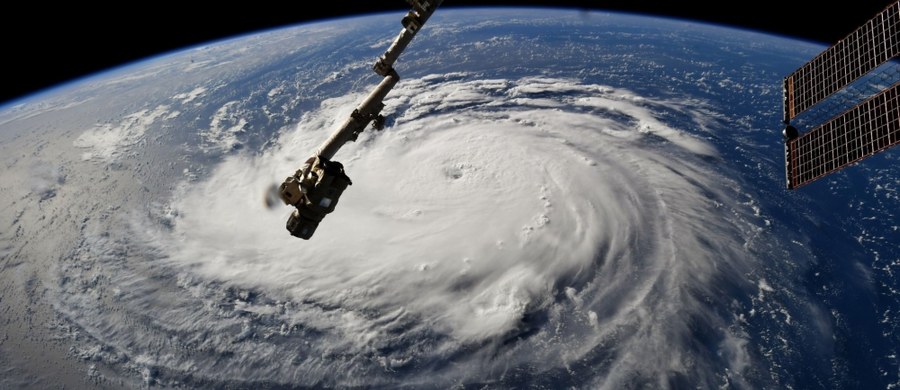 ​Miliony mieszkańców środkowych stanów wschodniego wybrzeża USA przygotowują się na uderzenie huraganu Florence. Meteorolodzy spodziewają się nadejścia Florence - najgroźniejszego huraganu tegorocznego sezonu - w czwartek wieczorem czasu miejscowego.