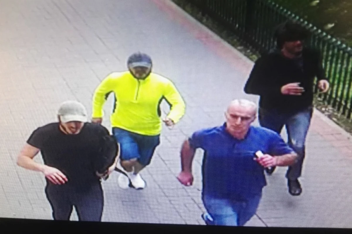 ​Policjant, pobity wczoraj w centrum Warszawy, wyszedł po badaniach do domu. Nie ma poważniejszych urazów. Na funkcjonariusza po cywilnemu napadło czterech mężczyzn. 