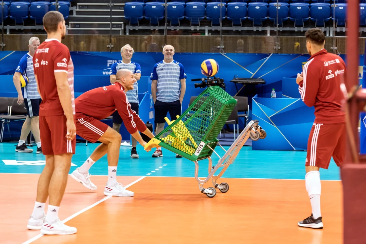 Polscy siatkarze wieczorem rozpoczną w Warnie udział w mistrzostwach świata, w których bronią tytułu. Ich pierwszymi rywalami będą Kubańczycy, najmłodsza z drużyn uczestniczących w imprezie współorganizowanej przez Bułgarię i Włochy. Kubańczycy razem z Finami i Portorykańczykami nie należą do faworytów grupy D. 